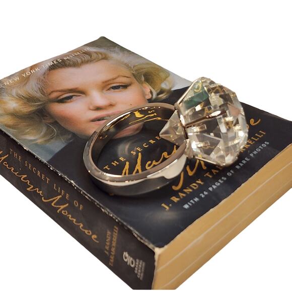 Diamonds are a Girls Best Friend Large Glass Diamond Ring Paperweight Wedding - Picture 1 of 9